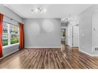 Photo #4: 609692462 Listing
