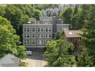 Photo #3: 610392956 Listing