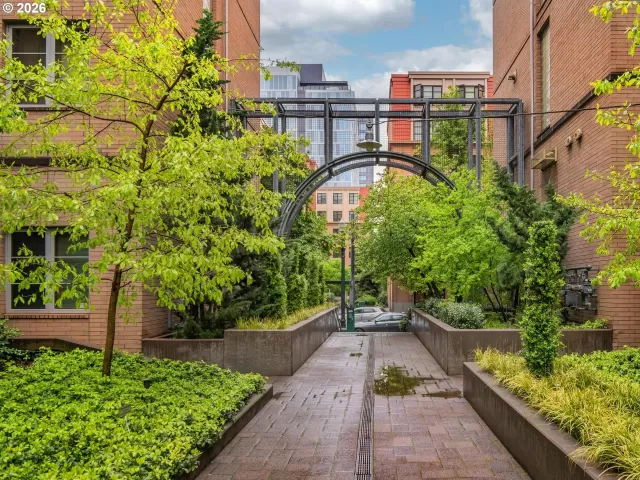 MLS: 610422026 Condo For Sale