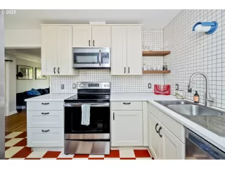 Photo #5: 611050033 Listing 