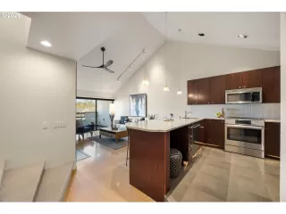 Photo #2: 611760283 Listing 