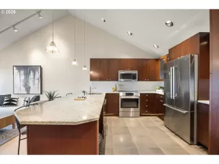 Photo #3: 611760283 Listing 