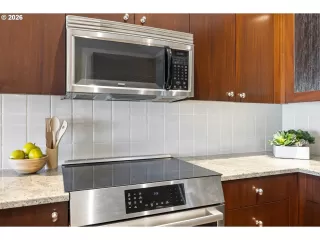 Photo #4: 611760283 Listing 