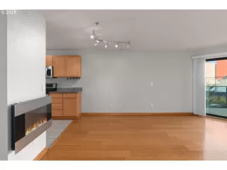 Photo #2: 611831240 Listing