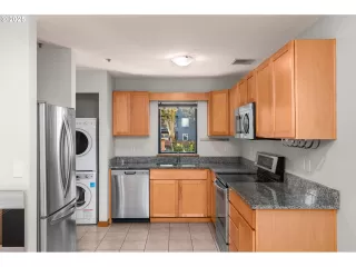 Photo #3: 611831240 Listing