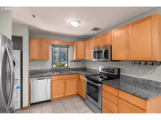 Photo #4: 611831240 Listing