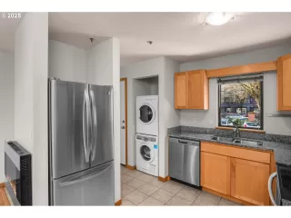 Photo #5: 611831240 Listing