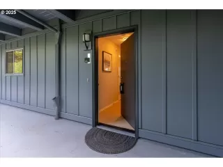 Photo #2: 611939188 Listing