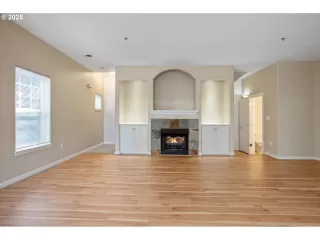 Photo #3: 612182130 Listing