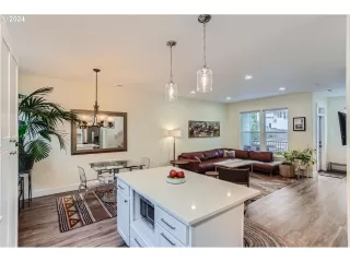 Photo #5: 612581769 Listing