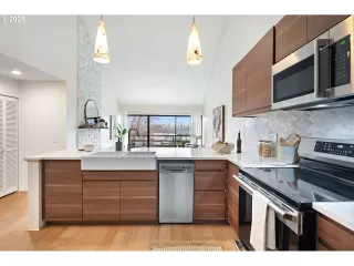 Photo #4: 612683789 Listing 