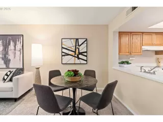 Photo #3: 613462209 Listing