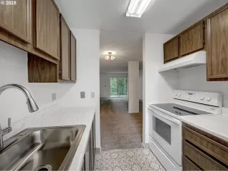 Photo #5: 613493014 Listing 