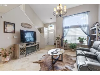 Photo #4: 613682038 Listing