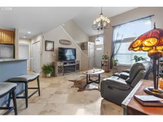 Photo #5: 613682038 Listing