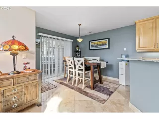 Photo #6: 613682038 Listing