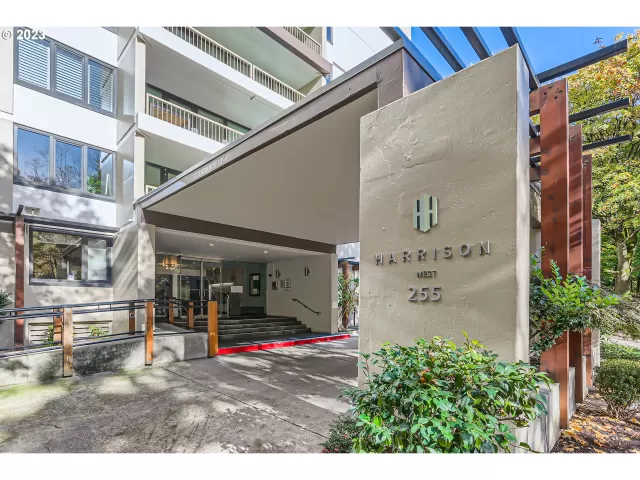 MLS: 614114776 Condo For Sale