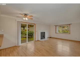 Photo #4: 616123664 Listing