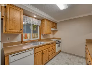 Photo #5: 616123664 Listing