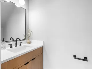 Photo #5: 616461900 Listing