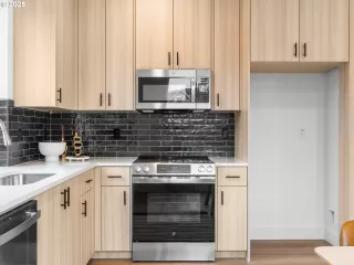 Photo #6: 616649661 Listing 