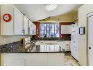 Photo #5: 617073968 Listing 