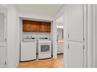 Photo #4: 617505778 Listing