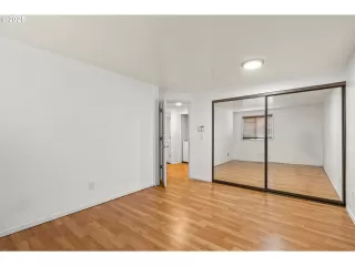 Photo #5: 617505778 Listing