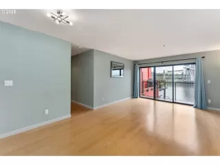 Photo #6: 617892595 Listing