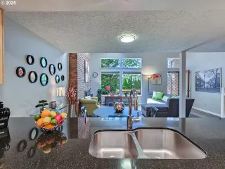 Photo #4: 619018590 Listing