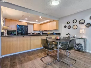 Photo #5: 619018590 Listing