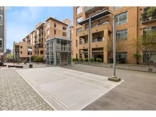 Photo #4: 620414969 Listing