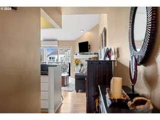 Photo #5: 621210257 Listing