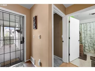 Photo #6: 621210257 Listing