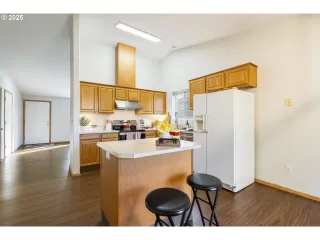 Photo #2: 621259369 Listing