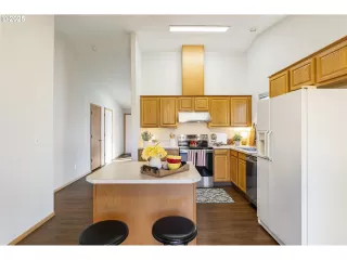 Photo #3: 621259369 Listing