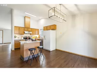 Photo #6: 621259369 Listing