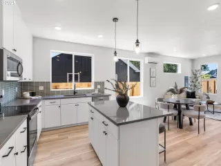 Photo #6: 621264140 Listing