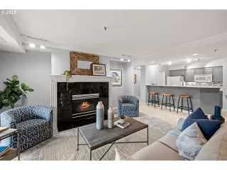 Photo #3: 621328521 Listing 