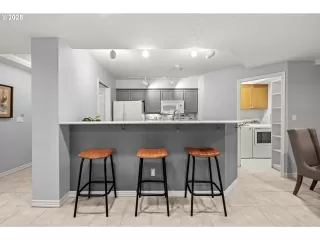 Photo #4: 621328521 Listing 