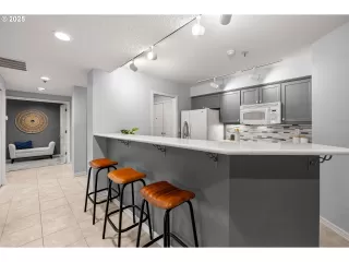 Photo #6: 621328521 Listing 