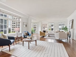 Photo #3: 621783584 Listing