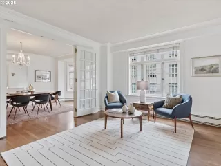 Photo #4: 621783584 Listing