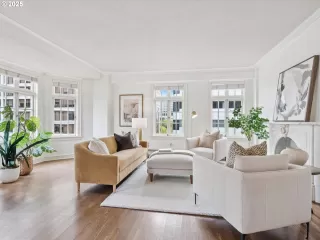 Photo #5: 621783584 Listing