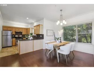 Photo #4: 621864062 Listing