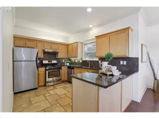 Photo #5: 621864062 Listing