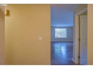Photo #5: 621945289 Listing 