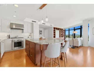 Photo #6: 621987064 Listing 