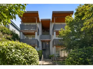 Browse active condo listings in MISSISSIPPI OVERLOOK