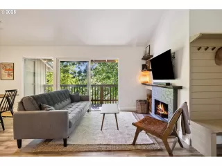 Photo #5: 622299091 Listing